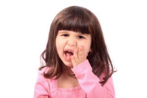 child having dental emergency